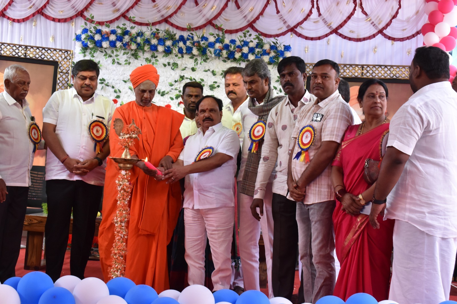 ದೇಶದ ರಕ್ಷಕರು ಶಿಕ್ಷಕರು ಸಿದ್ದಲಿಂಗಸ್ವಾಮೀಜಿ ಅಭಿಮತ