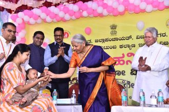 ಮಕ್ಕಳಿಗೆ ಎರಡು ಹನಿ ಪೋಲಿಯೋ ಹಾಕುವ ಮೂಲಕ ಚಾಲನೆ ನೀಡಿದ ಕೇಂದ್ರ ಸಚಿವೆ ನಿರ್ಮಲಾ