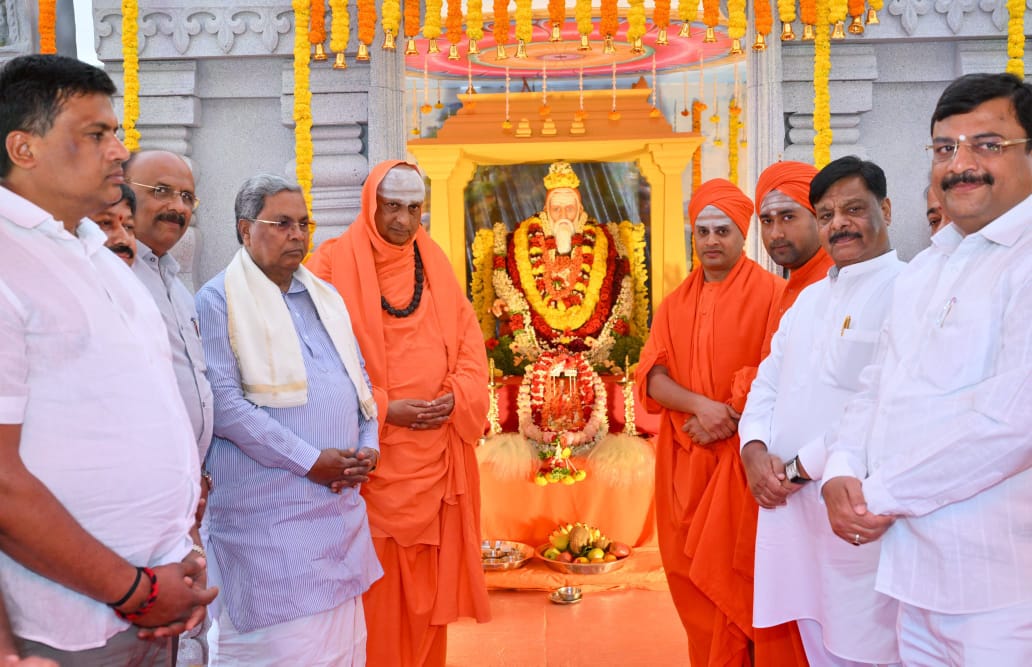 ಶ್ರೀಮಠದ ಧಾರ್ಮಿಕ, ಸಾಮಾಜಿಕ ಹಾಗೂ ಶೈಕ್ಷಣಿಕ ಸೇವೆ ಸ್ಮರಿಸಿದ ಸಿಎಂ