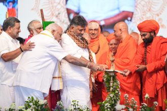 ಸರಳ ಸಜ್ಜನಿಕೆ ರಾಜಕಾರಣಿ ಶಾಮನೂರು ಶಿವಶಂಕರಪ್ಪಗೆ ಭಾವಪೂರ್ಣ ನಮನ ಸಲ್ಲಿಸಿ ಡಿಕೆ ಶಿವಕುಮಾರ್