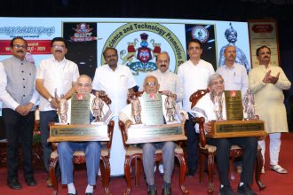 ಸಾಧಕರಿಗೆ ಅಟಲ್ ಪುರಸ್ಕಾರ ಪ್ರದಾನ ಮಾಡಿದ ಕೇಂದ್ರ ಸಚಿವ ಕುಮಾರಸ್ವಾಮಿ