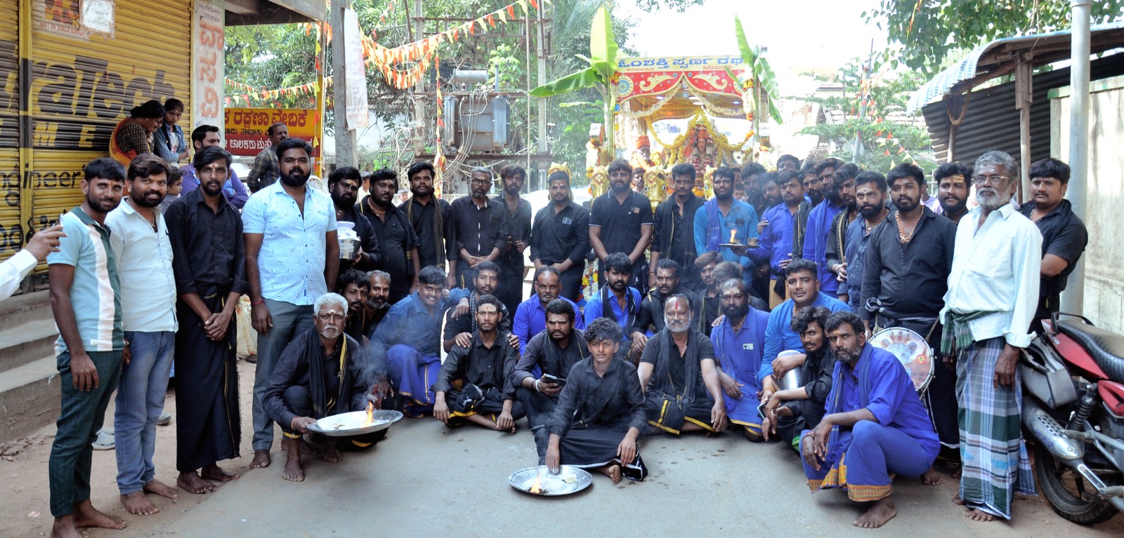 ಅಯ್ಯಪ್ಪ ಸ್ವಾಮಿ ಮಂಡಲ ಪೂಜೆಯಲ್ಲಿ ಪಾಲ್ಗೊಂಡ ಮಾಲಾಧಾರಿ ಭಕ್ತರು