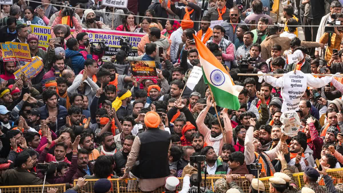 ಹಿಂದೂ ಯುವಕನ ಹತ್ಯೆ, ದೆಹಲಿಯ ಬಾಂಗ್ಲಾ ಹೈಕಮಿಷನ್​ ಕಚೇರಿ ಎದುರು ಬೃಹತ್ ಪ್ರತಿಭಟನೆ