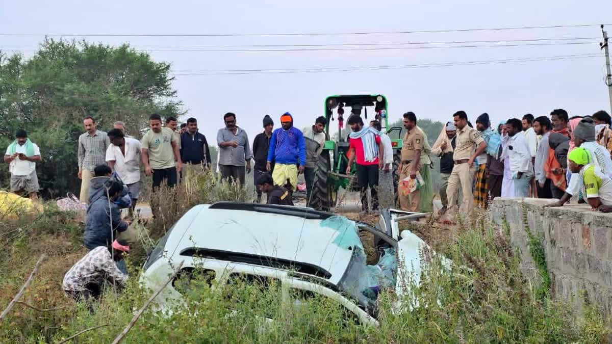 ಭೀಕರ ಕಾರು ಅಪಘಾತ, 3 ಸಾವು, ಇಬ್ಬರಿಗೆ ಗಾಯ