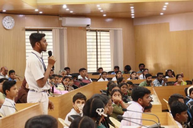 ವಿದ್ಯಾರ್ಥಿ ದೆಸೆಯಿಂದಲೇ ಸಾಮಾಜಿಕ ಚಿಂತನೆ ‌ರೂಢಿಸಿಕೊಳ್ಳಿ: ಶಶಿಧರ ಕೋಸಂಬೆ