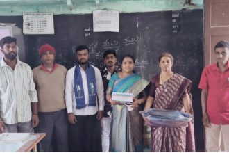ಸರ್ಕಾರಿ ಶಾಲಾ ಮಕ್ಕಳಿಗೆ ಬ್ಯಾಗ್, ನೋಟ್ ಬುಕ್ ವಿತರಣೆ