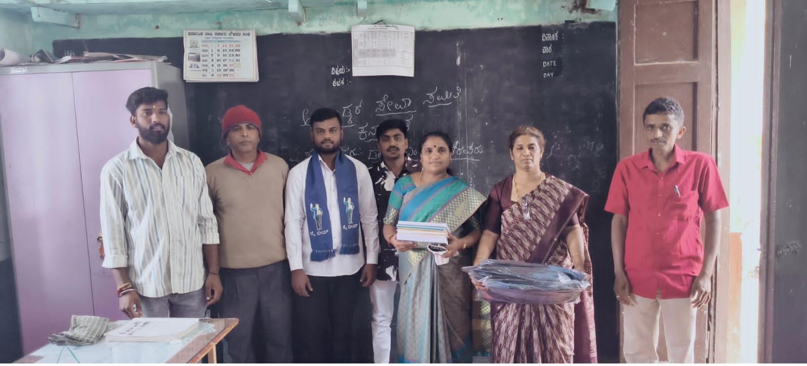 ಸರ್ಕಾರಿ ಶಾಲಾ ಮಕ್ಕಳಿಗೆ ಬ್ಯಾಗ್, ನೋಟ್ ಬುಕ್ ವಿತರಣೆ