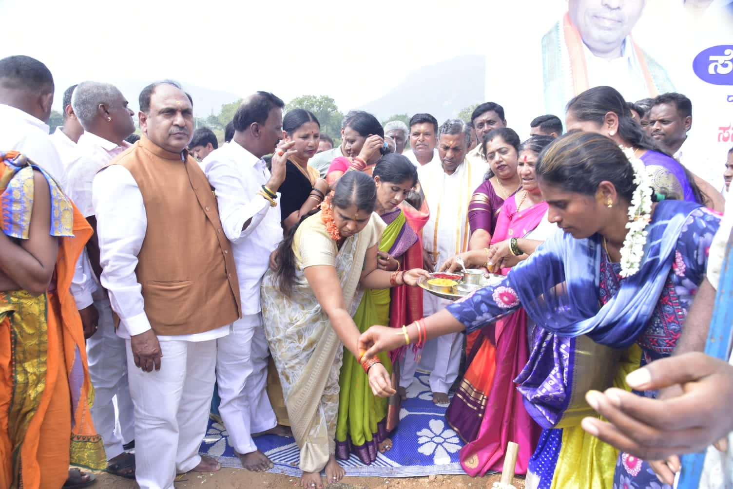 ರಸ್ತೆ ಸಂಪರ್ಕ ಸೇತುವೆ ನಿರ್ಮಾಣ ಕಾಮಗಾರಿಗೆ ಚಾಲನೆ