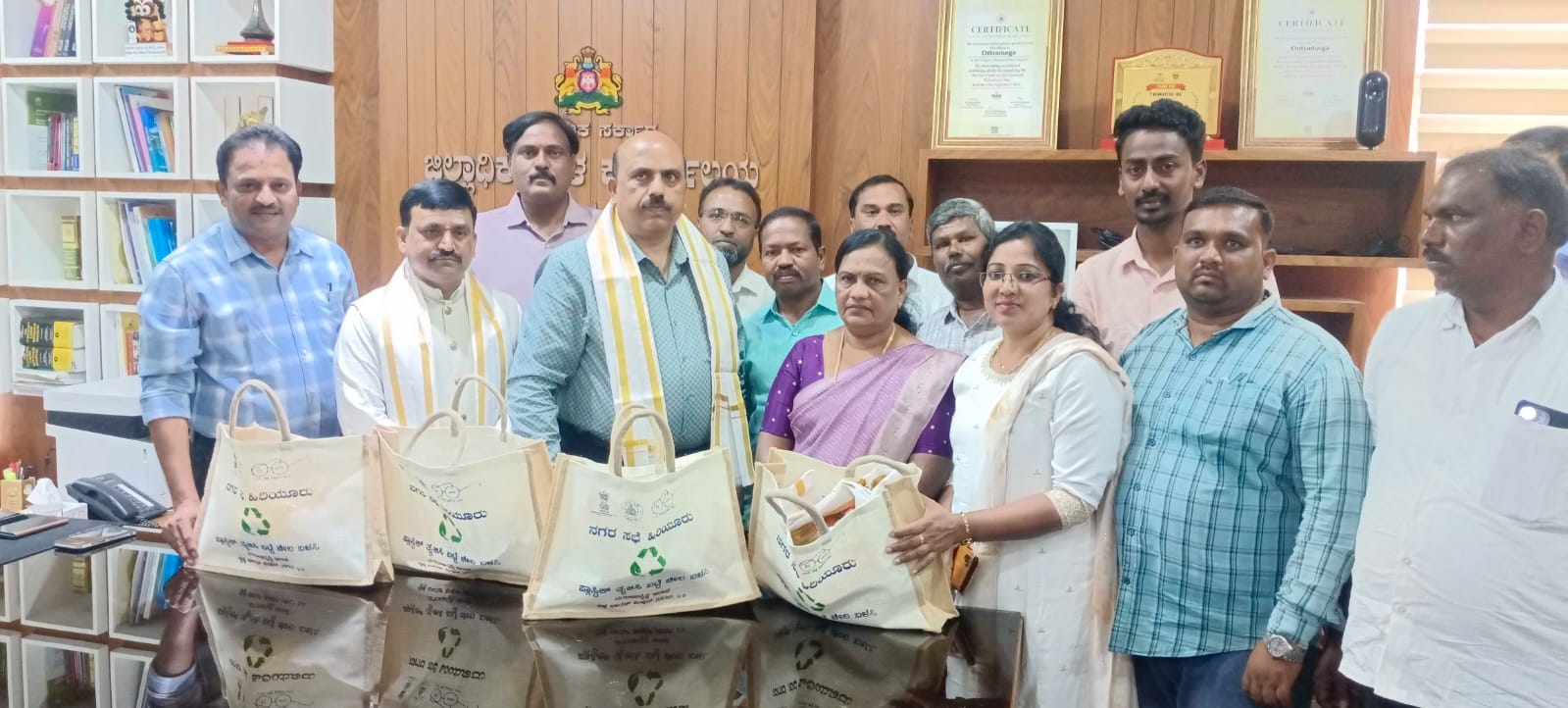 ಪ್ಲಾಸ್ಟಿಕ್ ತ್ಯಜಿಸಿ ಬಟ್ಟೆ ಕೈಚೀಲಗಳನ್ನು ಬಳಸಿ-ಎ.ವಾಸೀಂ