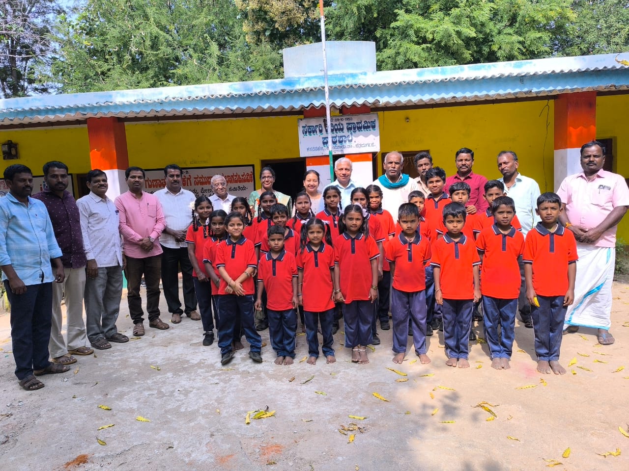 ಹುಟ್ಟೂರು ಓದಿದ ಶಾಲೆಗೆ ಭೇಟಿ ಕೊಟ್ಟು ಕನ್ನಡ ಶಾಲೆಗಳು ಉಳಿಯಬೇಕೆಂದ ಅಮೆರಿಕ ಕನ್ನಡಿಗ ಶ್ರೀನಾಥ್
