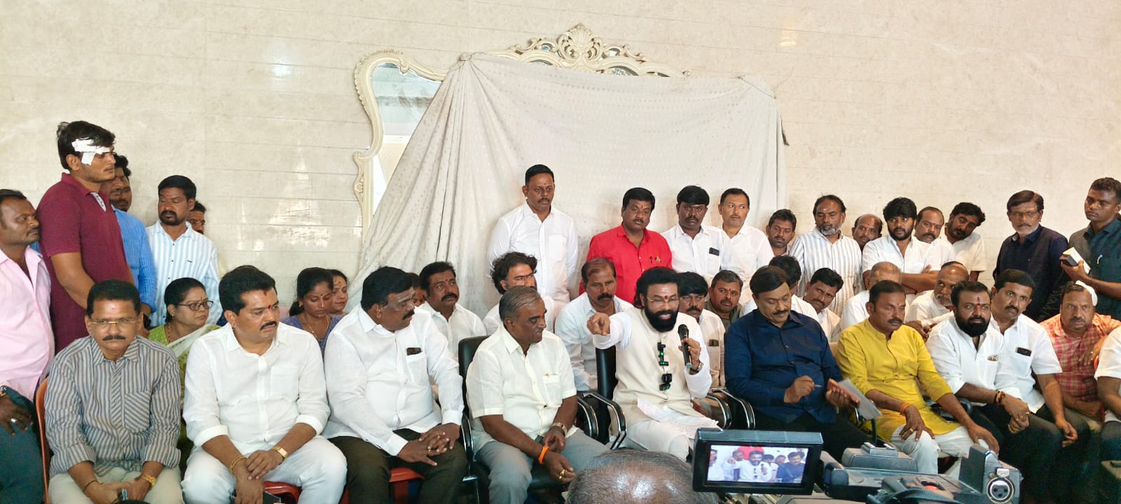 ಹೈಕೋರ್ಟ್ ನ್ಯಾಯಾಧೀಶರು ಅಥವಾ ಸಿಬಿಐ ತನಿಖೆ ನಡೆಯಲಿ-ಶ್ರೀರಾಮುಲು