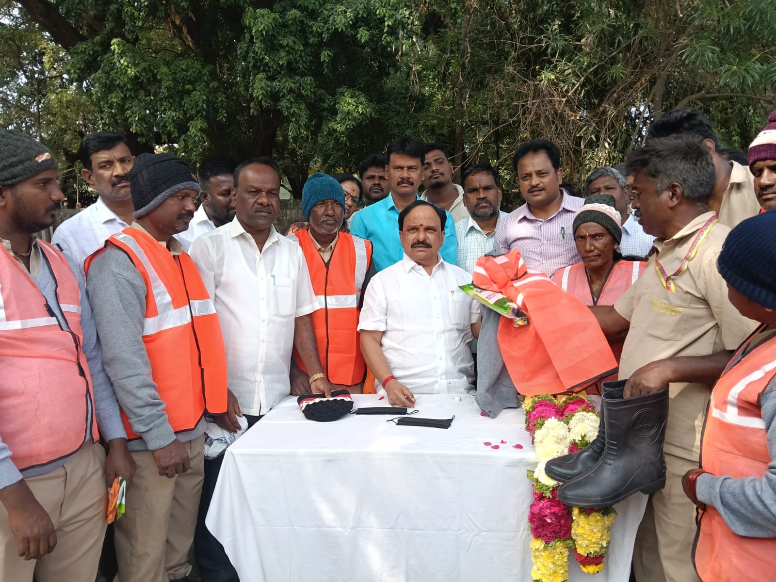 ಪೌರ ಕಾರ್ಮಿಕರ ಸ್ವಚ್ಛತಾ ಸೇವೆ ಅಮೂಲ್ಯ: ಡಿ ಸುಧಾಕರ್