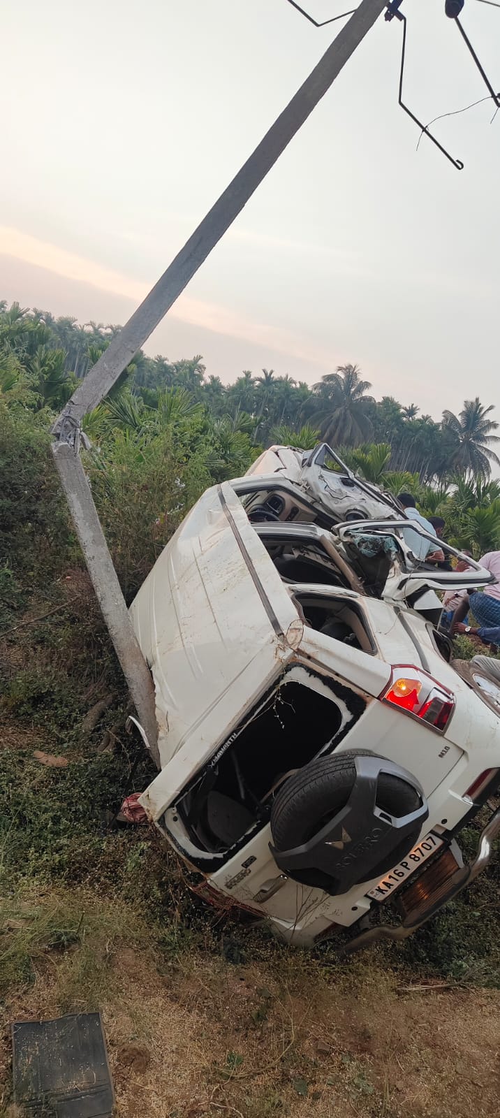 ಭೀಕರ ಅಪಘಾತ, ನಾಲ್ವರು ಸಾವು, 5 ಮಂದಿಗೆ ಗಂಭೀರ ಗಾಯ