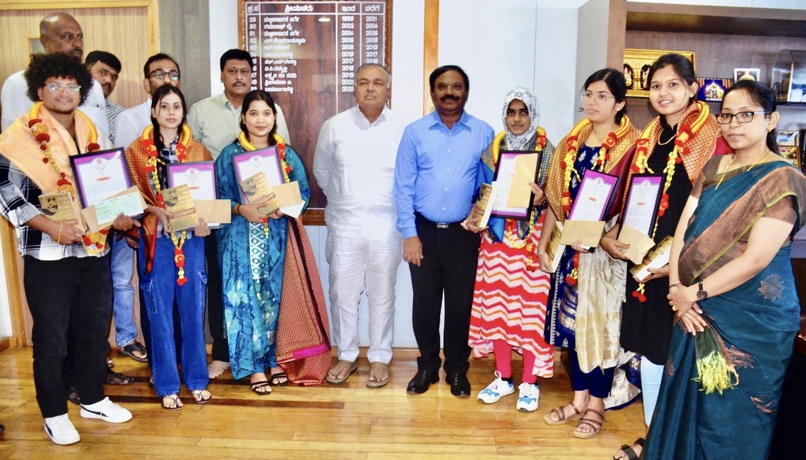 ಚಿನ್ನದ ಪದಕ ವಿಜೇತ ವಿದ್ಯಾರ್ಥಿಗಳನ್ನು ಸನ್ಮಾನಿಸಿ ಸಾರಿಗೆ ಸಚಿವ ರಾಮಲಿಂಗಾರೆಡ್ಡಿ