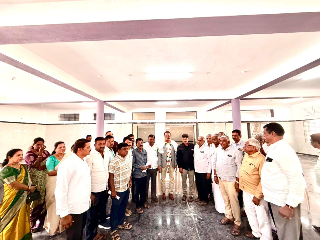 ಜಿಲ್ಲಾ ಒಕ್ಕಲಿಗ ಸಂಘಕ್ಕೆ 20 ಲಕ್ಷ ದೇಣಿಗೆ ನೀಡಿದ ಬೇತೂರು ಪಾಳ್ಯ ರಾಜು ಮತ್ತು ಸ್ನೇಹಿತರು