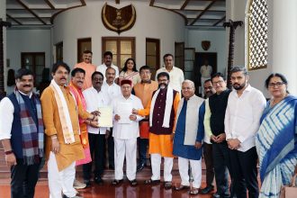 ರಾಜ್ಯಪಾಲರ ಭೇಟಿ ಮಾಡಿ ದೂರು ನೀಡಿದ ಬಿಜೆಪಿ ನಿಯೋಗ