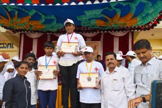 ಗುಂಡು ಎಸೆತ ಸ್ಪರ್ಧೆಯಲ್ಲಿ ಪ್ರಥಮ ಸ್ಥಾನ ಪಡೆದ ಯಲ್ಲದಕೆರೆ ಆರ್.ರಾಕೇಶ್