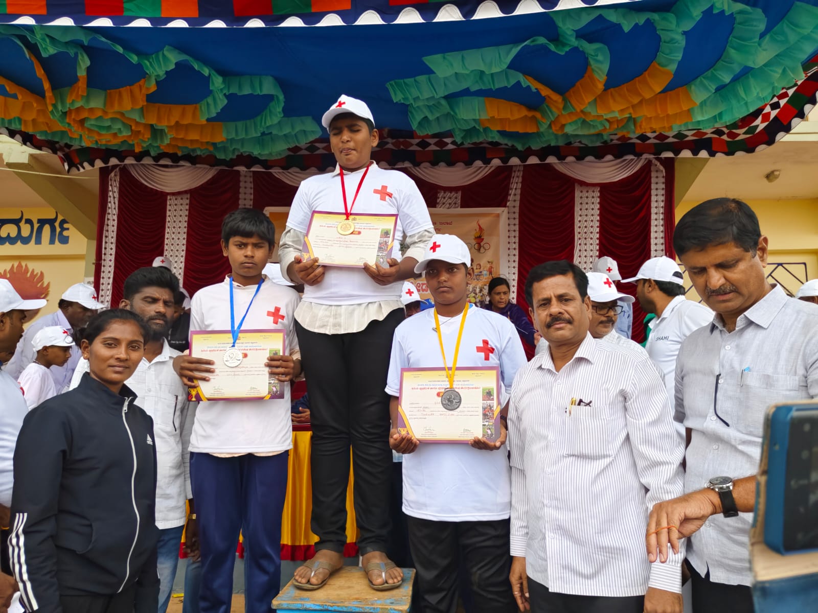 ಗುಂಡು ಎಸೆತ ಸ್ಪರ್ಧೆಯಲ್ಲಿ ಪ್ರಥಮ ಸ್ಥಾನ ಪಡೆದ ಯಲ್ಲದಕೆರೆ ಆರ್.ರಾಕೇಶ್