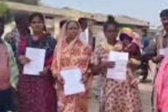 ಕವಾಡಿಗರ ಹಟ್ಟಿ ನಿವಾಸಿಗಳಿಂದ ವಿನೂತನ ಪ್ರತಿಭಟನೆ