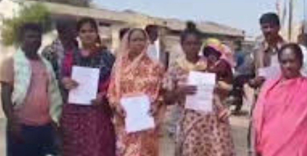 ಕವಾಡಿಗರ ಹಟ್ಟಿ ನಿವಾಸಿಗಳಿಂದ ವಿನೂತನ ಪ್ರತಿಭಟನೆ