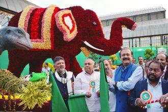 ಫಲಪುಷ್ಪ ಪ್ರದರ್ಶನಕ್ಕೆ ಚಾಲನೆ ನೀಡಿದ ಡಿಸಿಎಂ, ಸಚಿವರುಗಳು