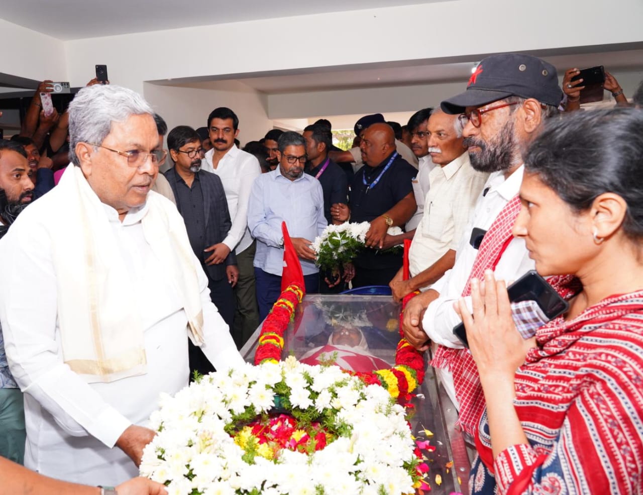 ಅನಂತ ಸುಬ್ಬರಾವ್ ಅಂತಿಮ‌ದರ್ಶನ ಪಡೆದ ಸಿದ್ದರಾಮಯ್ಯ