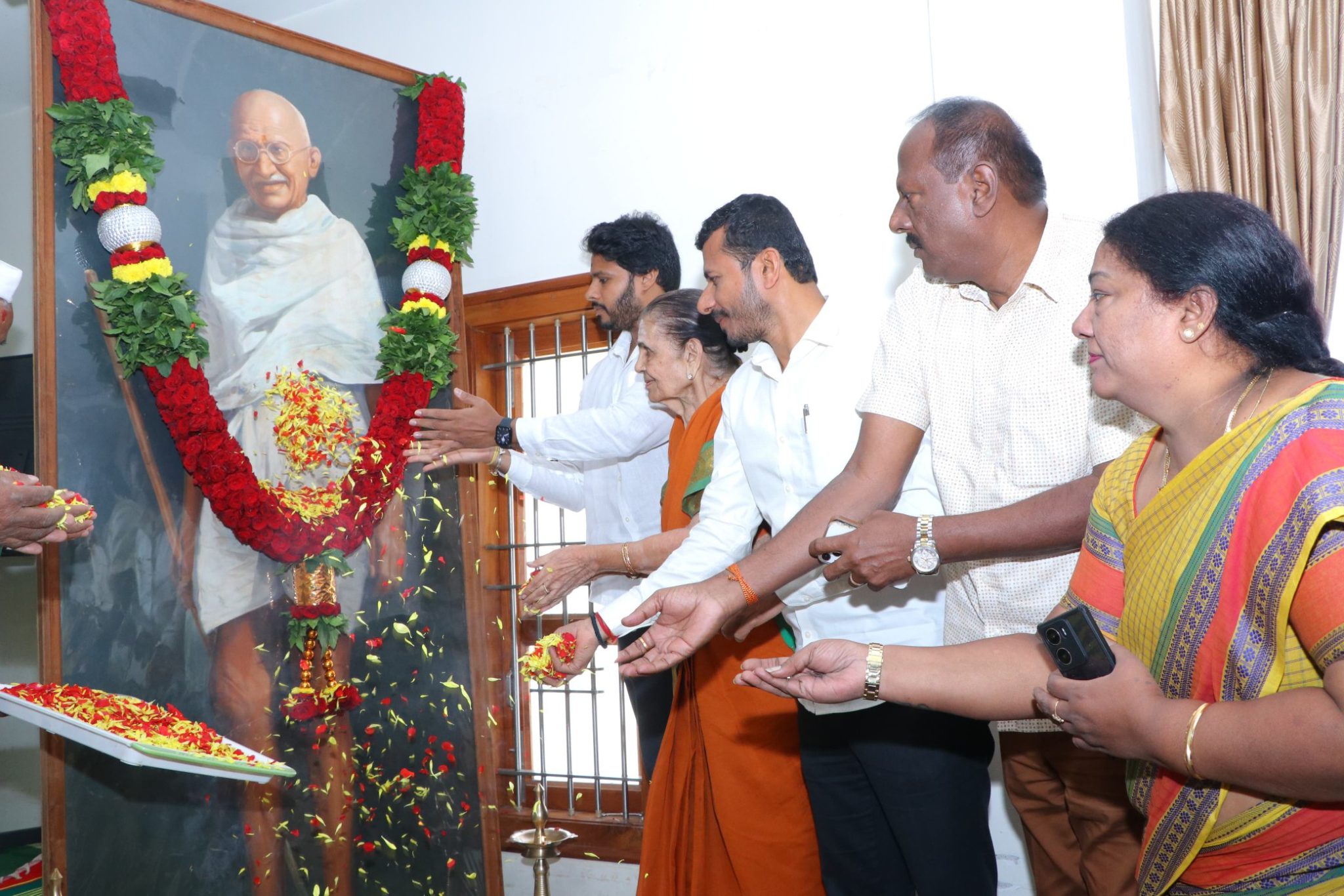 ಜೆಡಿಎಸ್ ಕಚೇರಿಯಲ್ಲಿ ಸರ್ವೋದಯ ದಿನಾಚರಣೆ-ನಿಖಿಲ್