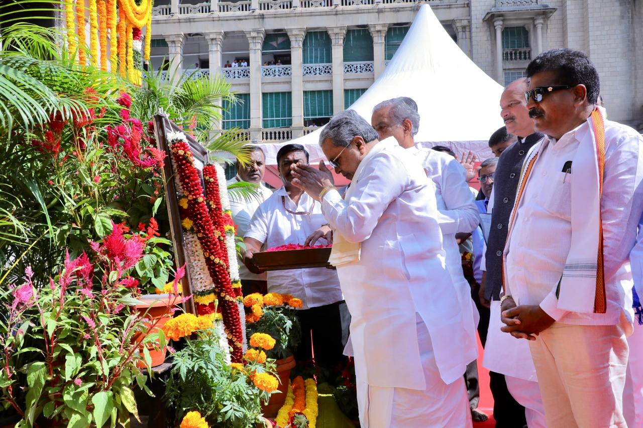 ಹಳ್ಳಿಯಿಂದ ದಿಲ್ಲಿಯೇ ಹೊರತು, ದಿಲ್ಲಿಯಿಂದ ಹಳ್ಳಿ ಅಲ್ಲ-ಮಹಾತ್ಮಾ ಗಾಂಧೀಜಿ- ಸಿದ್ದರಾಮಯ್ಯ