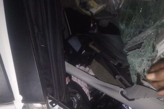 ಲಾರಿಗೆ ಕಾರು ಡಿಕ್ಕಿ ಇಬ್ಬರು ಸ್ಥಳದಲ್ಲೇ ಸಾವು, ಡಿವೈಎಸ್ಪಿಗೆ ಗಾಯ