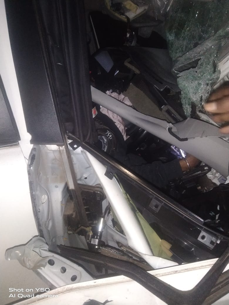 ಲಾರಿಗೆ ಕಾರು ಡಿಕ್ಕಿ ಇಬ್ಬರು ಸ್ಥಳದಲ್ಲೇ ಸಾವು, ಡಿವೈಎಸ್ಪಿಗೆ ಗಾಯ