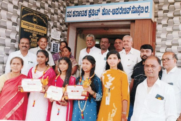 ಪ್ರಬಂಧ ಸ್ಪರ್ಧಾ ವಿಜೇತರಾದವರಿಗೆ ನಗದು ಬಹುಮಾನ ವಿತರಣೆ