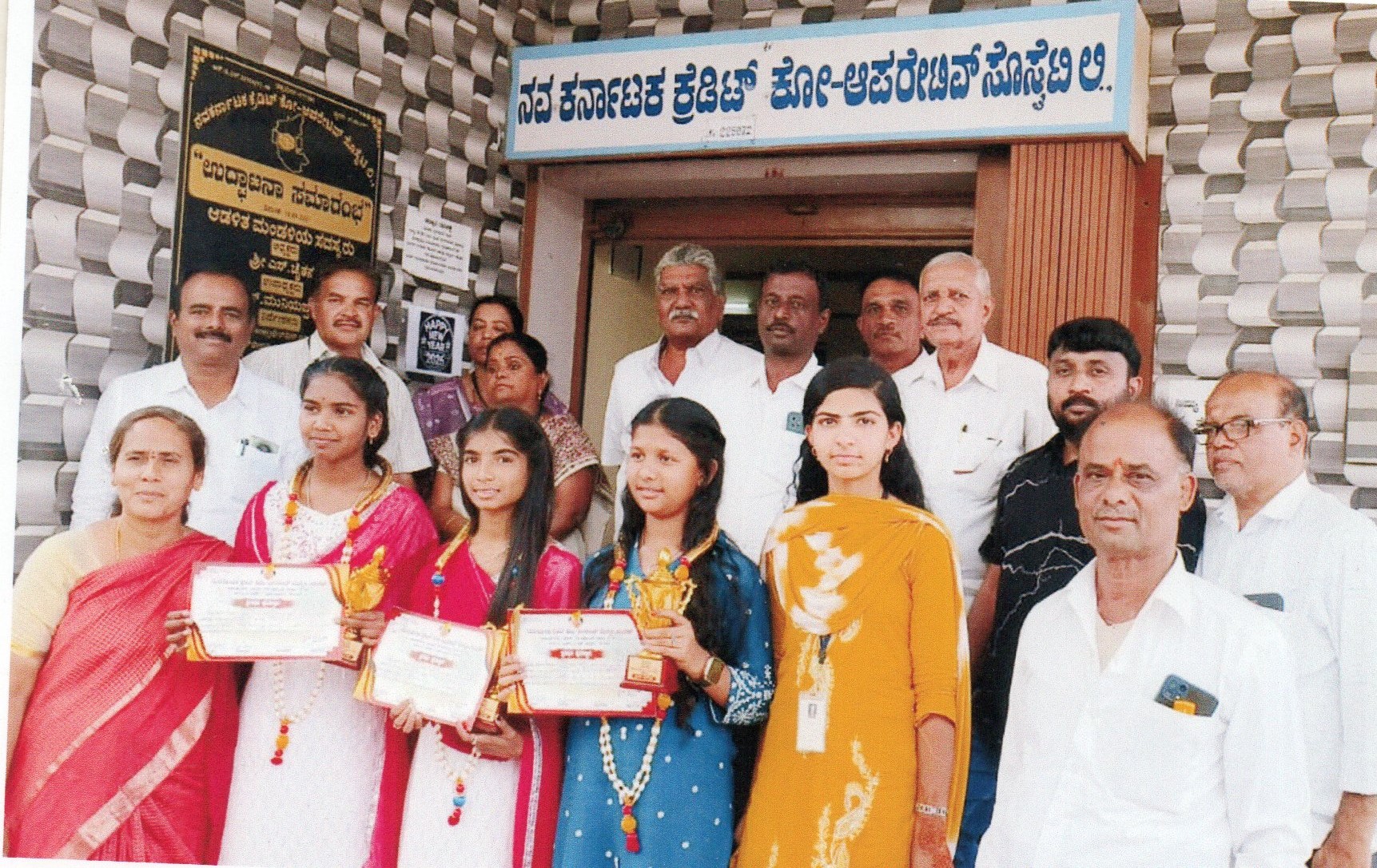 ಪ್ರಬಂಧ ಸ್ಪರ್ಧಾ ವಿಜೇತರಾದವರಿಗೆ ನಗದು ಬಹುಮಾನ ವಿತರಣೆ
