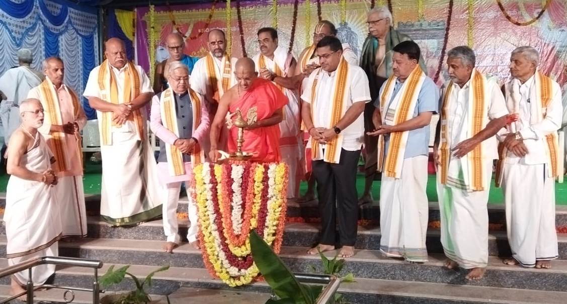 ಹರಿದಾಸ ಹಬ್ಬಕ್ಕೆ ಚಾಲನೆ ನೀಡಿದ ಉಡುಪಿ ಪೇಜಾವರ ಮಠದ ವಿಶ್ವಪ್ರಸನ್ನತೀರ್ಥ ಶ್ರೀಪಾದಂಗಳವರು