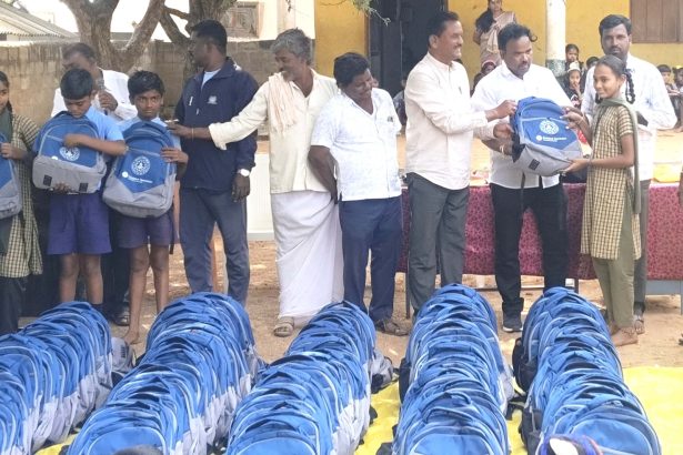 ಸೊಂಡೆಕೆರೆ ಸರ್ಕಾರಿ ಶಾಲಾ ಮಕ್ಕಳಿಗೆ ಬ್ಯಾಗ್ ವಿತರಣೆ