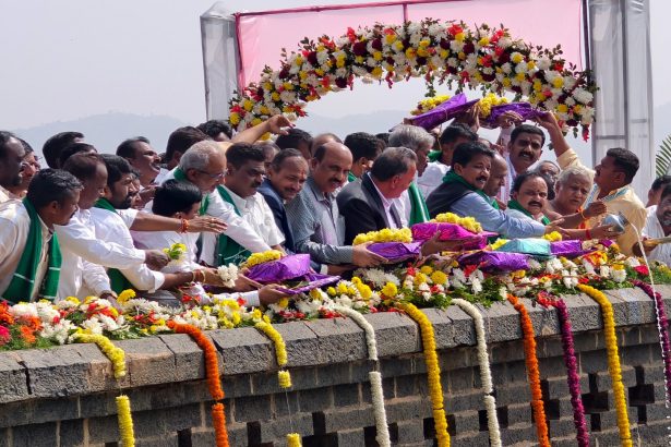 ವಿ.ವಿ ಸಾಗರ ಜಲಾಶಯಕ್ಕೆ ಬಾಗಿನ ಅರ್ಪಿಸಿದ ಸಚಿವ ಡಿ.ಸುಧಾಕರ್