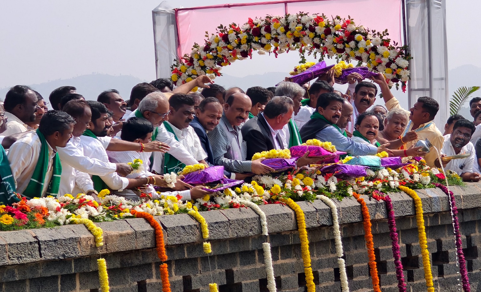ವಿ.ವಿ ಸಾಗರ ಜಲಾಶಯಕ್ಕೆ ಬಾಗಿನ ಅರ್ಪಿಸಿದ ಸಚಿವ ಡಿ.ಸುಧಾಕರ್