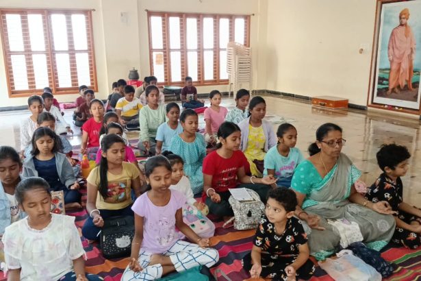 ಮಕ್ಕಳಿಂದ ಸ್ವಾಮಿ ವಿವೇಕಾನಂದರ ಶಕ್ತಿಮಂತ್ರ ಪಠಣ    