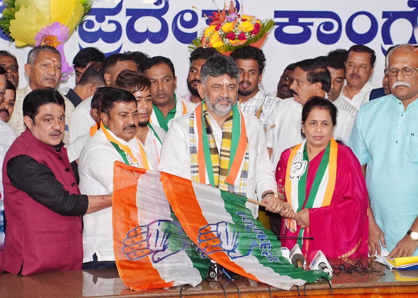 ಕಾಂಗ್ರೆಸ್ ಪಕ್ಷಕ್ಕೆ ಸೇರ್ಪಡೆಯಾದ ಜೆಡಿಎಸ್‌ಪಕ್ಷದ ಮುಖಂಡರು