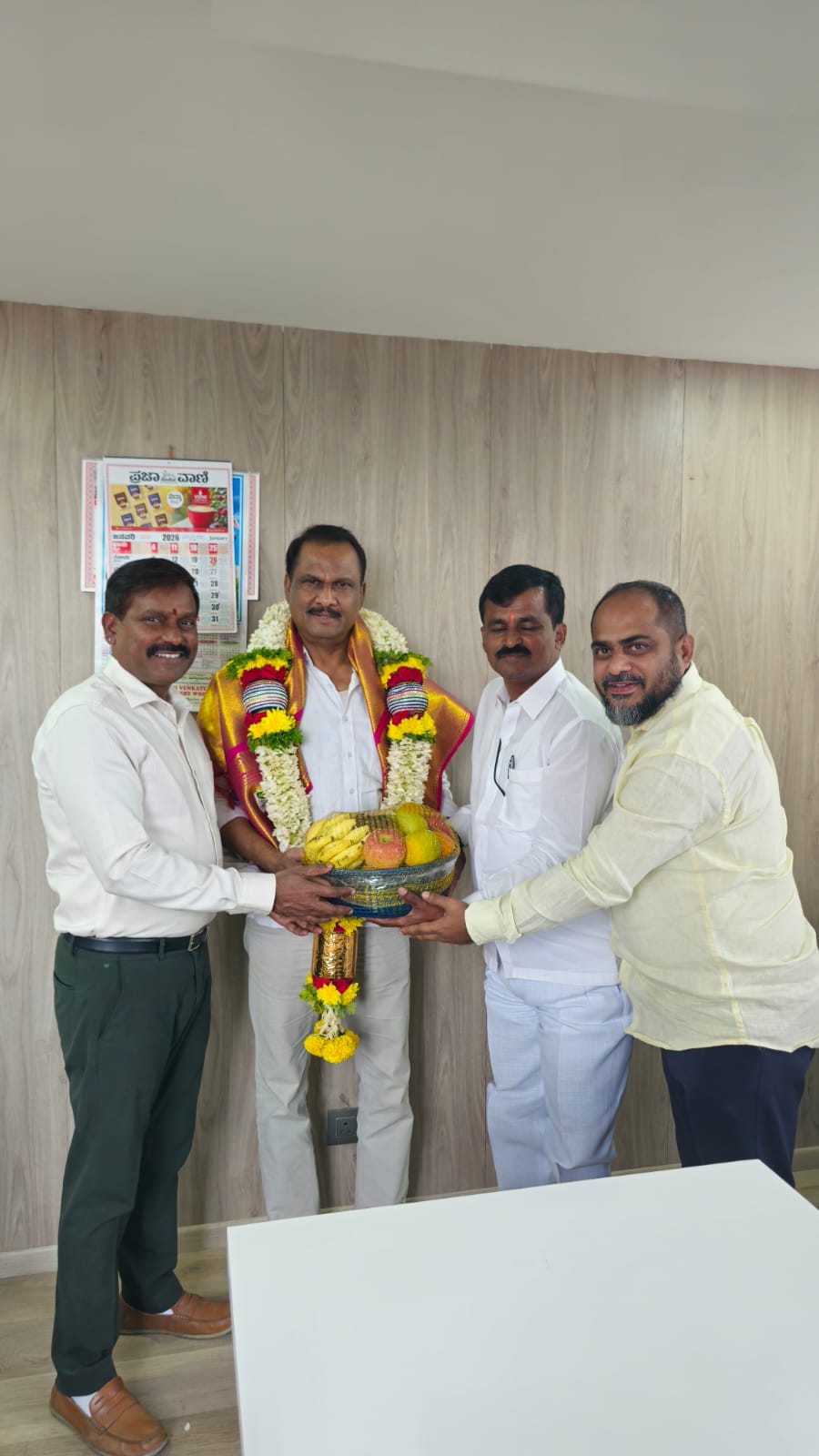 ಬೇತೂರು ಪಾಳ್ಯ ಡಾ. ಜೆ ರಾಜುಗೆ ಸನ್ಮಾನಿಸಿ ಲಗ್ಗೆರೆ ನಾರಾಯಣಸ್ವಾಮಿ