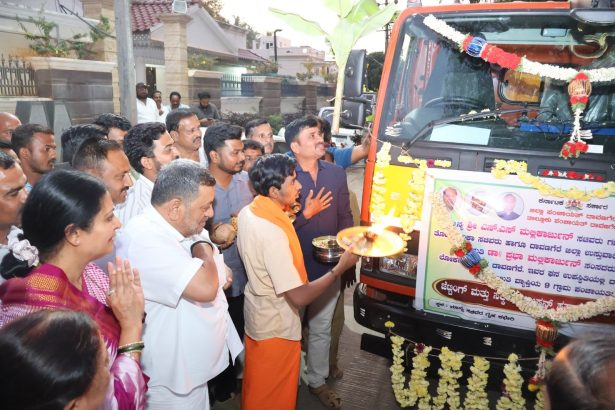 ಜೆಟ್ಟಿಂಗ್ ಯಂತ್ರ ಹಸ್ತಾಂತರ ಮಾಡಿದ ಡಾ.ಪ್ರಭಾ ಮಲ್ಲಿಕಾರ್ಜುನ್