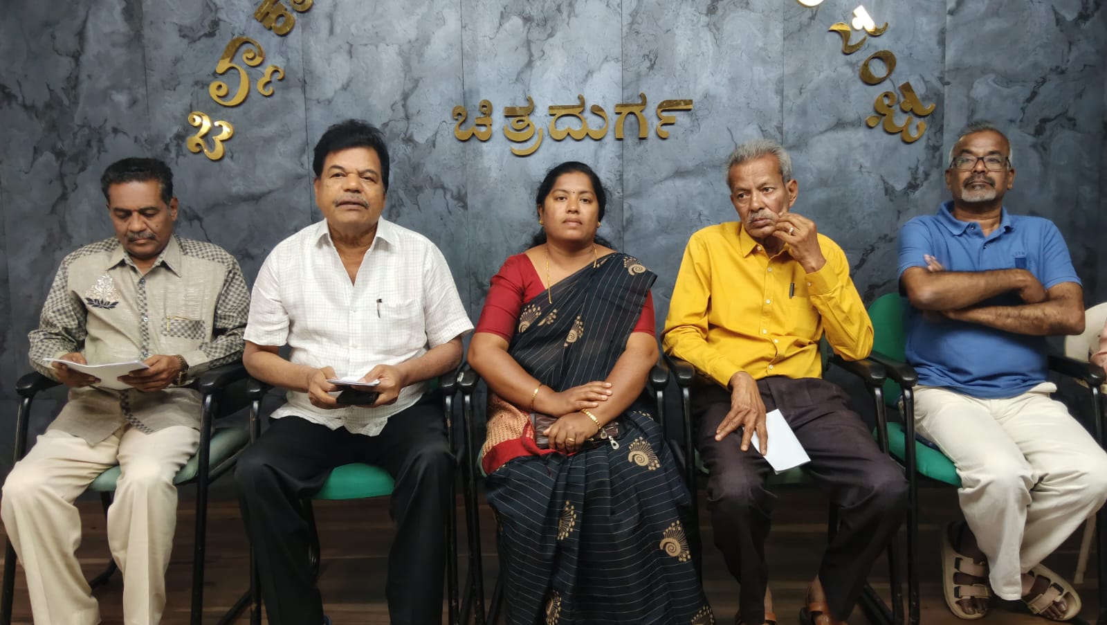 ಸಮ್ಮೇಳನದ ಅಧ್ಯಕ್ಷರಾಗಿ ಮಹಿಳೆಯರ ಆಯ್ಕೆ ಮಾಡಲಿ-ಅ.ಭಾ.ಕ ವೇದಿಕೆ