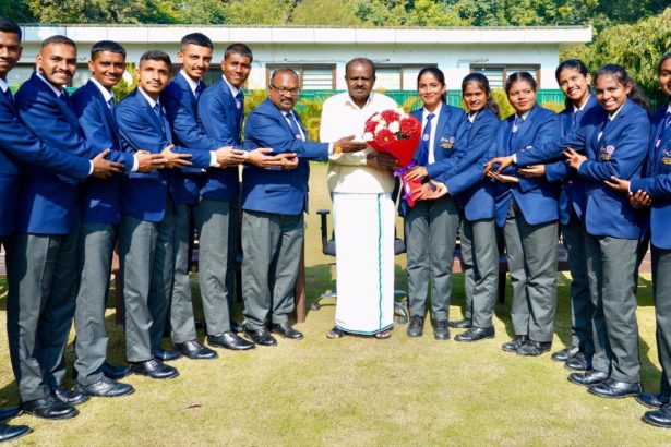 ವಿವಿಧ ಜಿಲ್ಲೆಗಳಿಂದ ದೆಹಲಿಗೆ ಆಗಮಿಸಿದ್ದ ವಿದ್ಯಾರ್ಥಿಗಳನ್ನು ಭೇಟಿ ಮಾಡಿದ ಕುಮಾರಸ್ವಾಮಿ