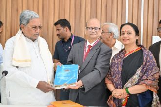 ಸಿಎಂ ಅವರಿಗೆ ಪ್ರಾದೇಶಿಕ ಅಸಮತೋಲನ ಕುರಿತ ಅಂತಿಮ ವರದಿ ಸಲ್ಲಿಸಿದ ಸಮಿತಿ