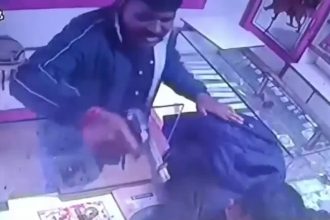 ಪಿಸ್ತೂಲ್​​​​​​ ತೋರಿಸಿ ಚಿನ್ನಾಭರಣ, ನಗದು ಕದ್ದ ಕಳ್ಳರು