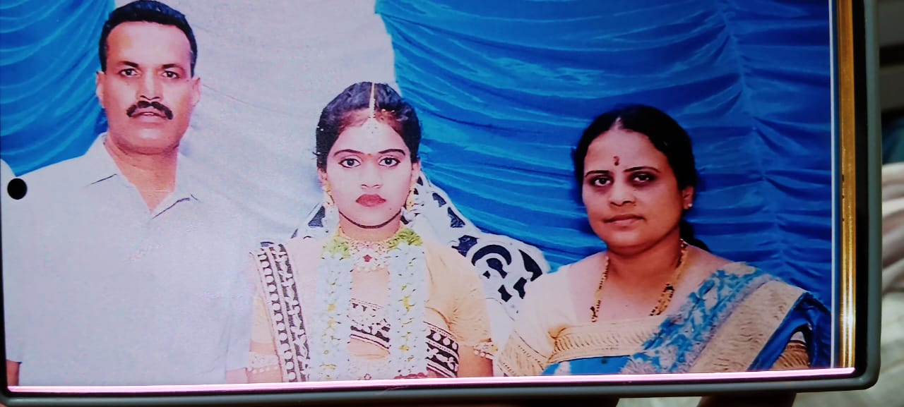 ಒಂದೇ ಗುಂಡಿಯಲ್ಲಿ ಮೂವರ ಮೃತದೇಹ ಪತ್ತೆ