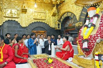 ಶಿರಡಿ ಸಾಯಿಬಾಬಾ ದೇವಸ್ಥಾನಕ್ಕೆ ಭೇಟಿ ನೀಡಿದ ಖ್ಯಾತ ನಟ ನಾಗಾರ್ಜುನ