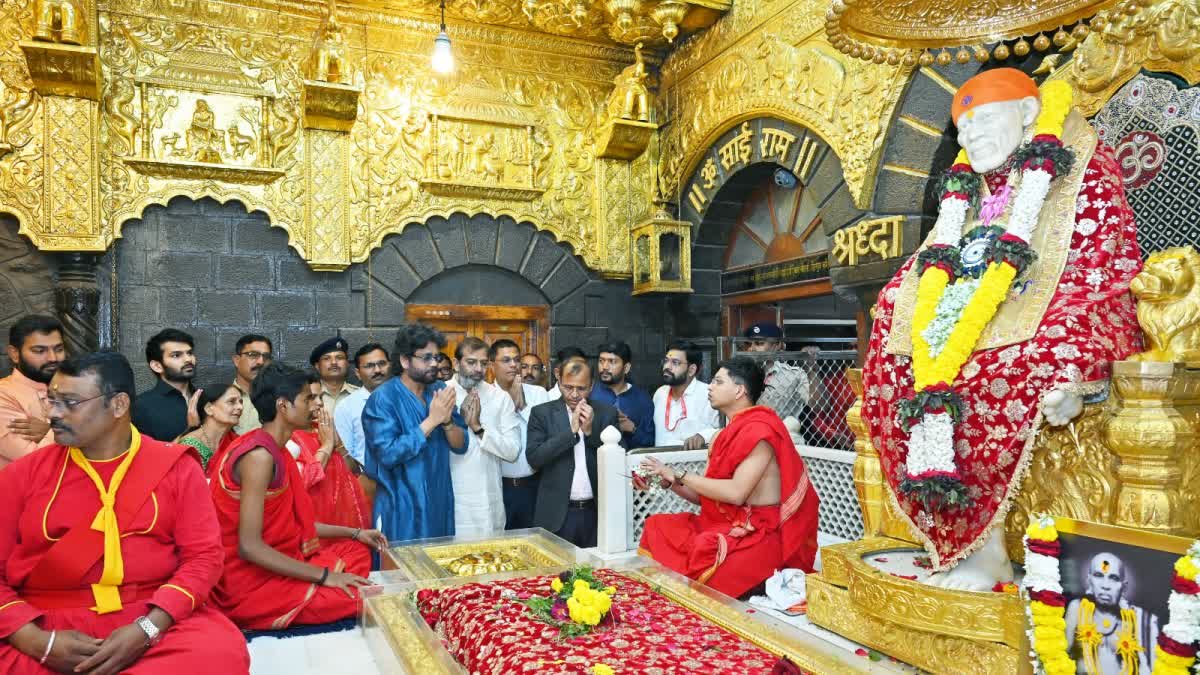 ಶಿರಡಿ ಸಾಯಿಬಾಬಾ ದೇವಸ್ಥಾನಕ್ಕೆ ಭೇಟಿ ನೀಡಿದ ಖ್ಯಾತ ನಟ ನಾಗಾರ್ಜುನ