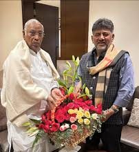 ಖರ್ಗೆ ಭೇಟಿ ಮಾಡಿದ ಡಿಕೆ ಶಿವಕುಮಾರ್