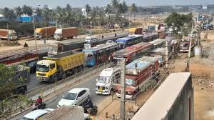 ರಾಷ್ಟ್ರೀಯ ಹೆದ್ದಾರಿಯಲ್ಲಿ ಟ್ರಾಫಿಕ್ ಜಾಮ್, ತೀವ್ರ ಸಂಕಷ್ಟ ಅನುಭವಿಸಿದ ಪ್ರಯಾಣಿಕರು