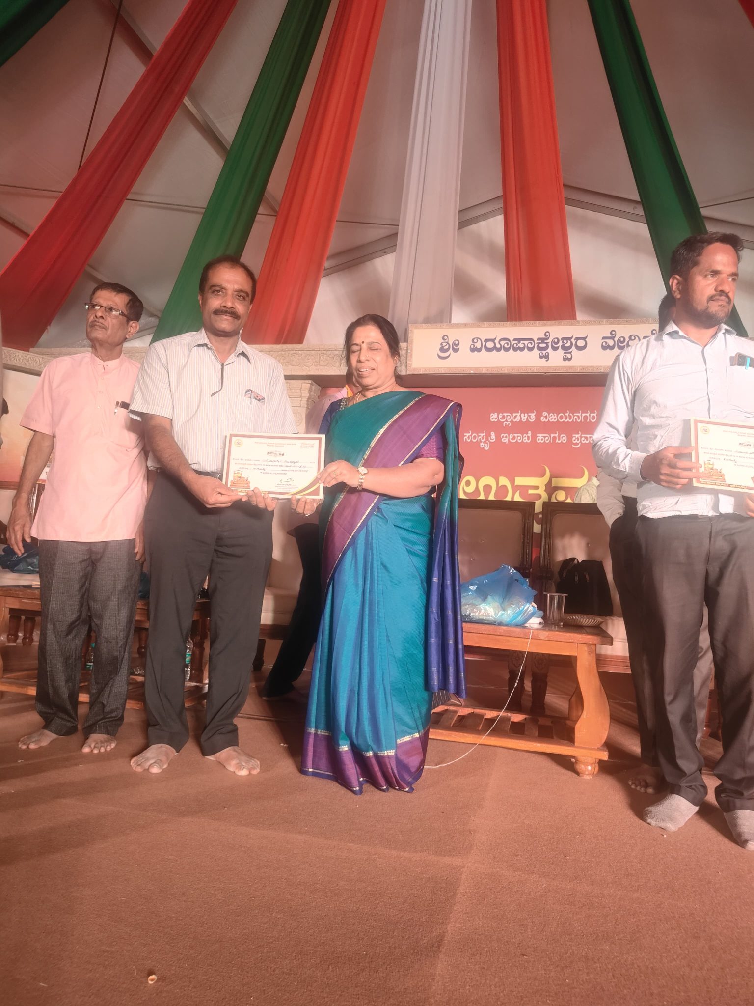 ಹಂಪಿ ಉತ್ಸವದ  ಕವಿಗೋಷ್ಠಿಯಲ್ಲಿ  ಭಾಗವಹಿಸಿದ್ದ ಮಹದೇವ್